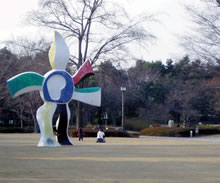 24時間開放されている福島県立美術館の庭園