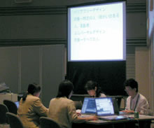 講演会場などで活躍するパソコン要約筆記のボランティアグループ