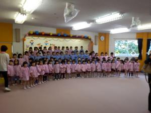 合唱を披露した年少組の園児たち