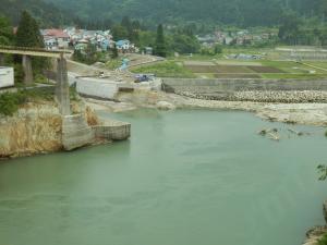 壊れたJR只見線の鉄道橋