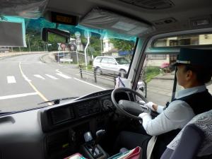 代行バスの運転士