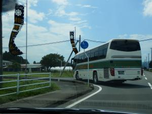 当日、県内外からの大型ツアーバスは続々と来場した