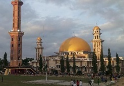 ワジョ県最大のモスク(Masjid)