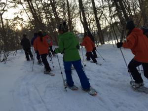 真冬の五色沼を行く