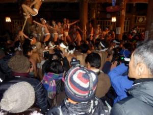 七日堂裸まいり07