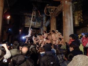 七日堂裸まいり08