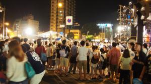 夜の会場はいっそう熱気に包まれた