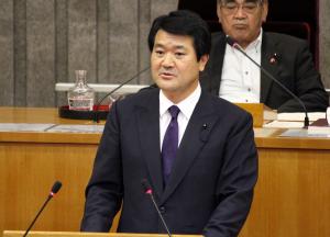 一般質問を行う矢吹貢一議員