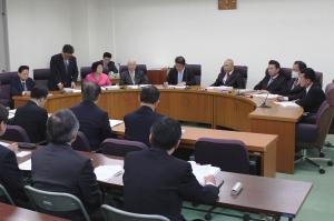 常任委員会採決(商労文教委員会)