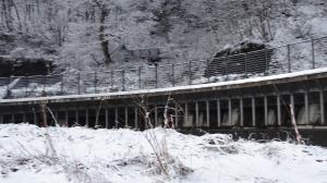 何処まで続く九十九折とスノーシェッド