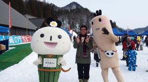 ゆるキャラと仲良くスリーショット