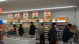 会計待ちの客も