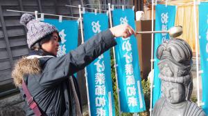 鯖湖湯の前にはなぜか如来像が...