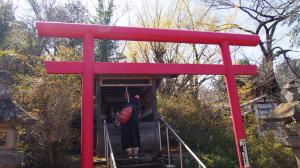 公園内の神社にて