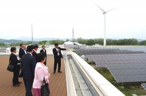 産業技術総合研究所福島再生可能エネルギー研究所を調査する商労文教委員会