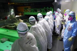 福島第一原子力発電所（４号機）を調査する避難地域復興・創生対策特別委員会