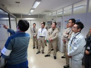 発電所敷地内を視察