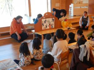 木育紙芝居の読み聞かせ