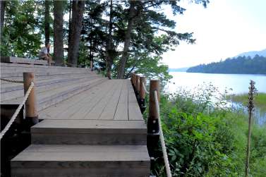 花々の群落が広がる大江湿原